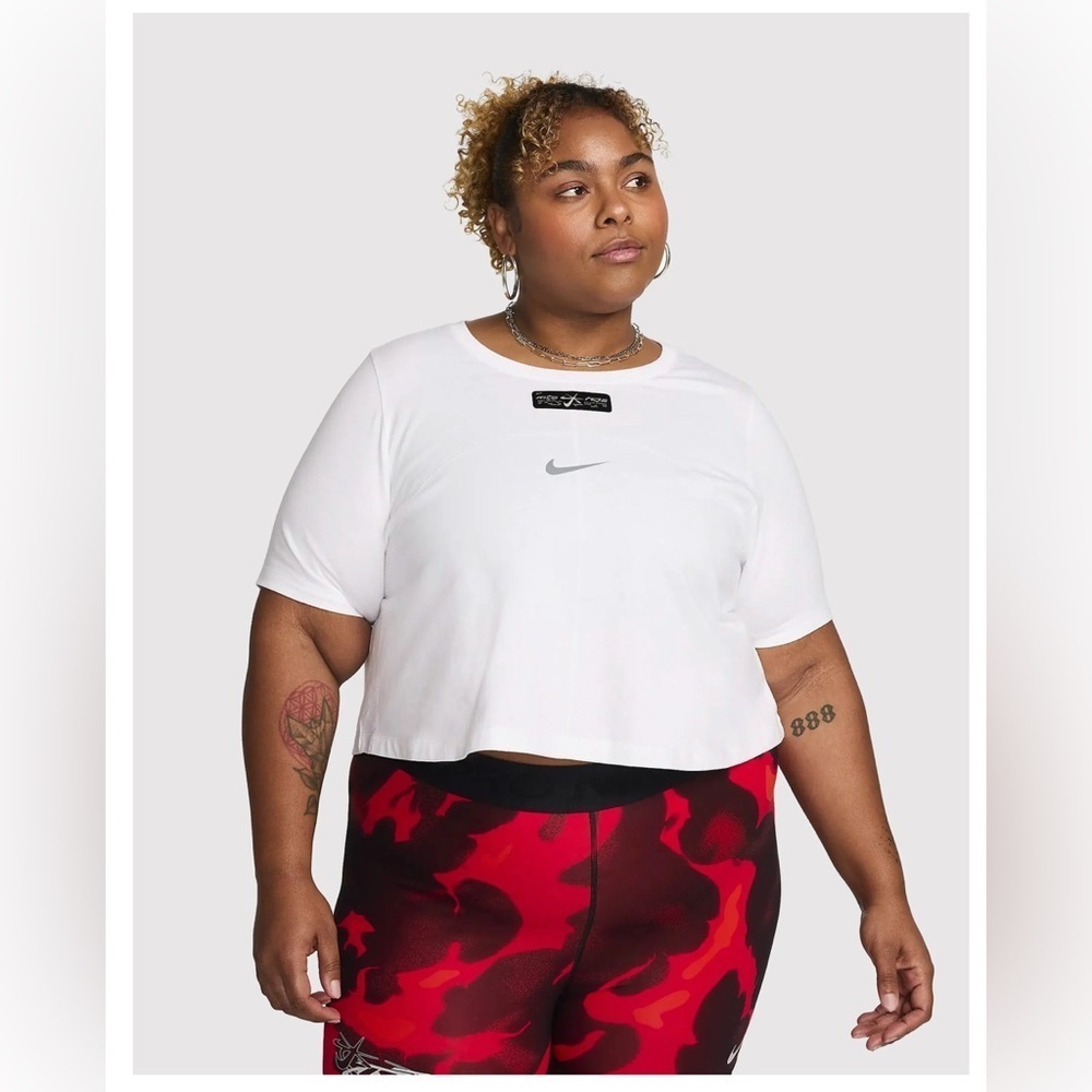 NIKE MEGAN THEE STALLION CROPPED TEE 🖤